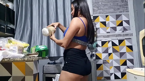 VIZINHO  PRESTATIVO VEIO ME DAR UMA AJUDINHA  BÁSICA!!  .SOU SOLIDÁRIA  COM QUEM ME AJUDA.