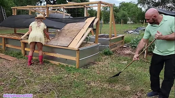 Slutty Garden MILF fucks the Landscaper and SQUIRTS everywhere