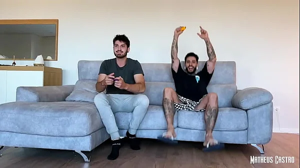 Francesa gostosa em sua primeira vez fodendo com dois homens | Dupla Penetração