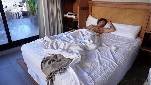 Her big ass woke me up by saddled my dick