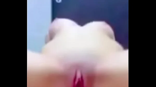 Un étranger me baise le cul dans les WC d'un bar
