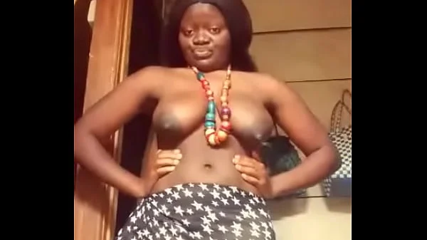 Une jeune fille du Congo se masturbant