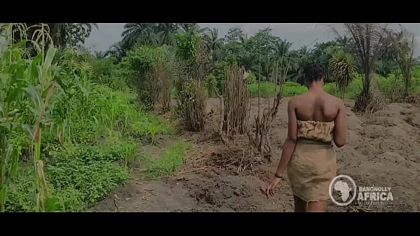 Bangnolly Africa - Beautiful African Maidens get quick outdoor blowjob
