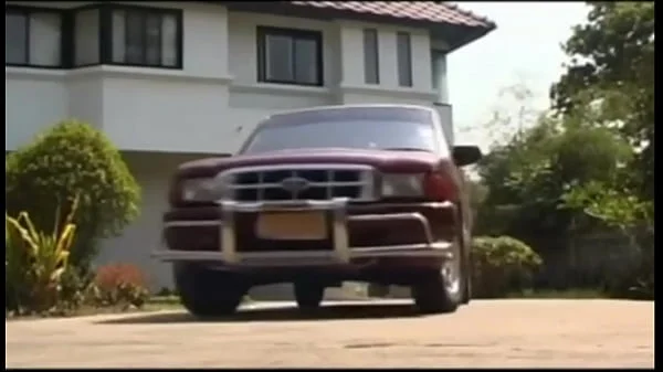 Spoiled Rich Girl got fingered by Her Driver in Car